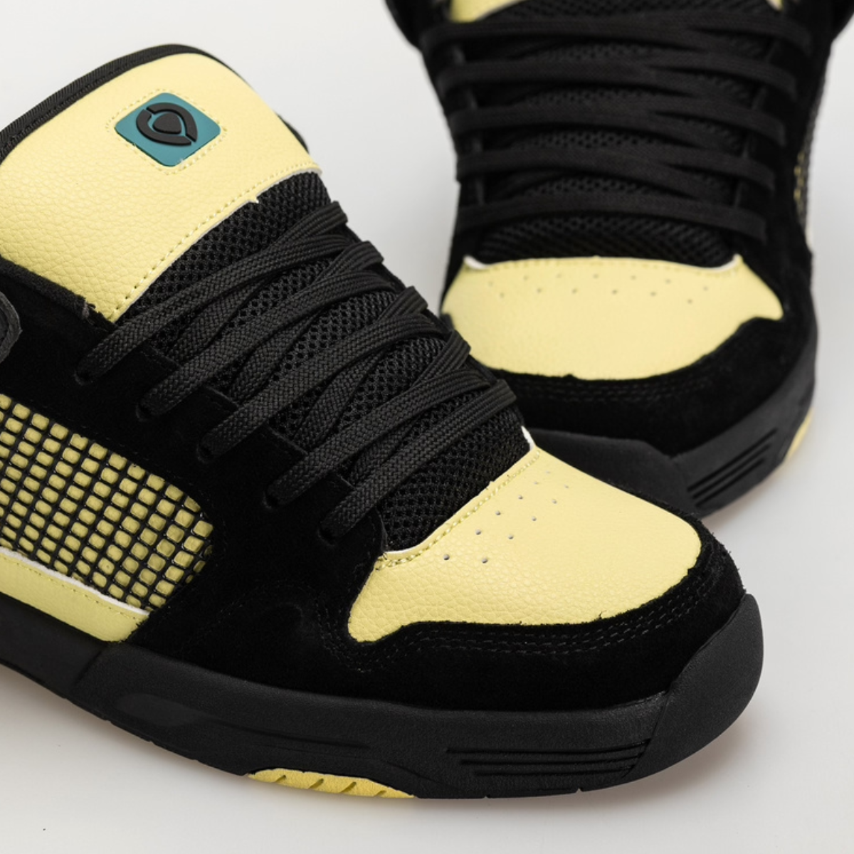 TAVE TT BLACK TEAL CANARY YELLOW