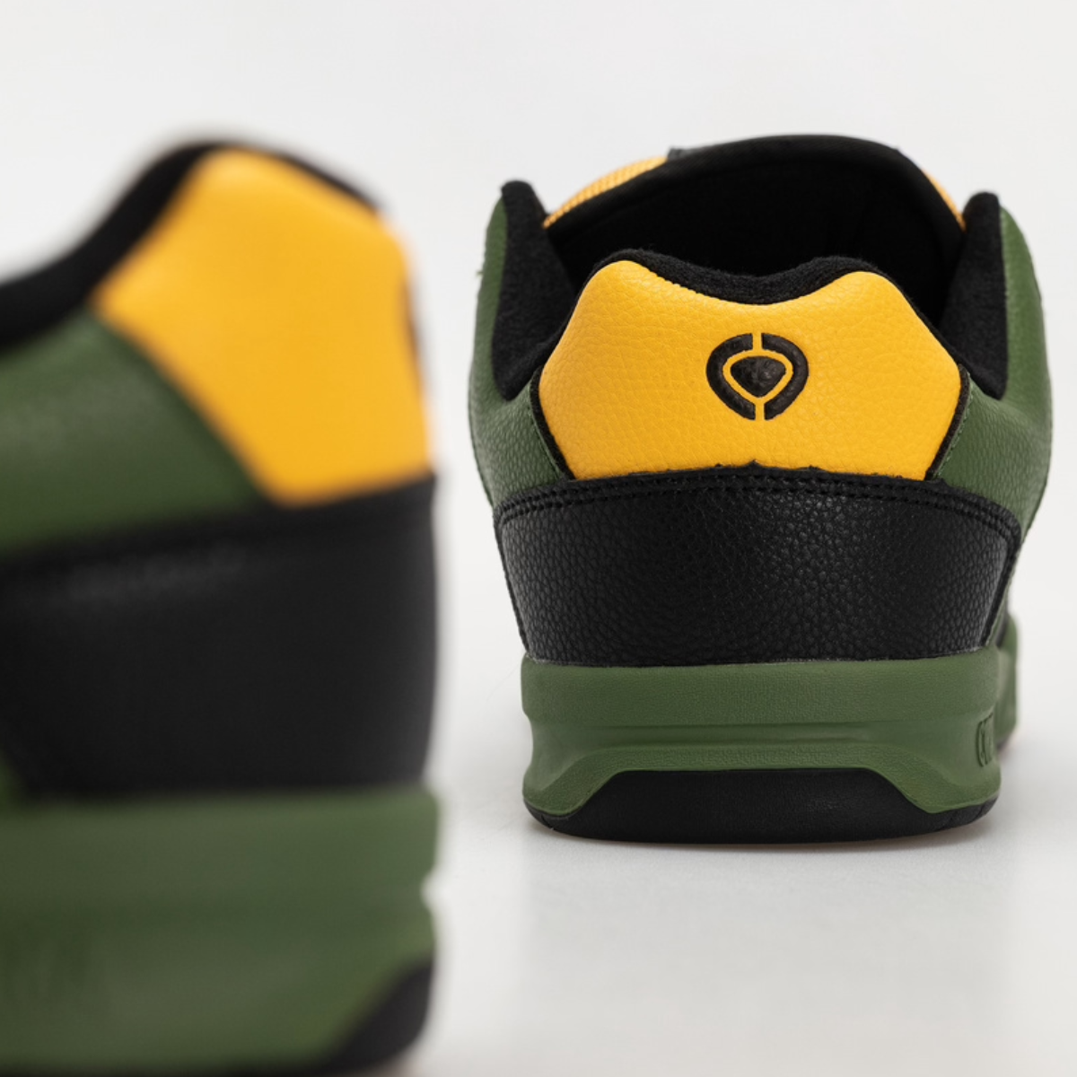 805 GREEN CAVIER YELLOW